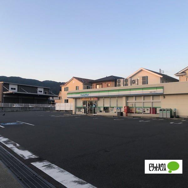 ファミリーマート御殿場二の岡店：580m