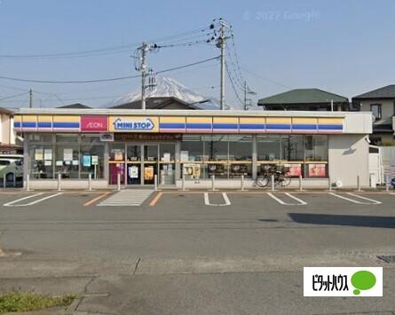 ミニストップ富士中里店：176m