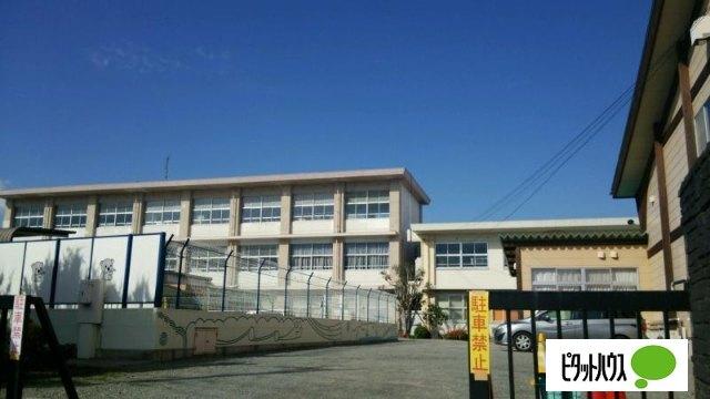 裾野市立西小学校：574m