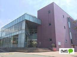 裾野市立鈴木図書館：753m