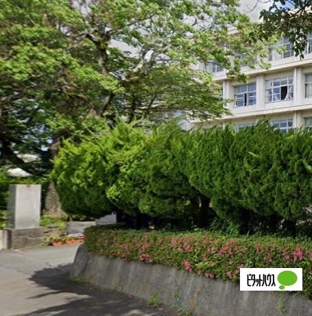 富士宮市立富士宮第一中学校：698m