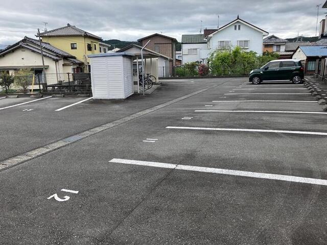 ヴィクトリータカラ（102） 駐車場