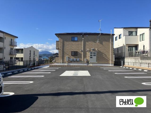 オーロラ　ヴィレッジⅡ（102） 駐車場