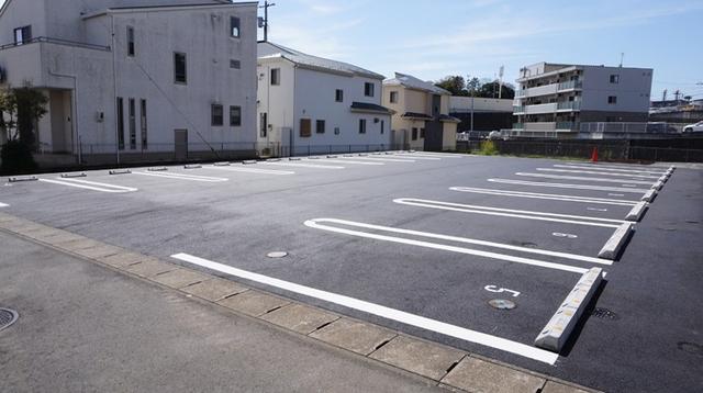 メゾン　リュシオル（102） 駐車場