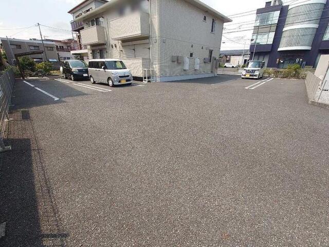 カルミア（101） 駐車場