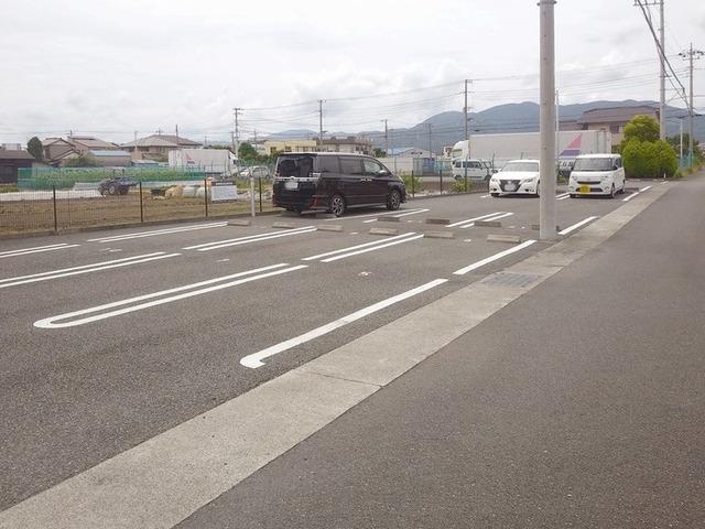 リヴェール（103） 駐車場