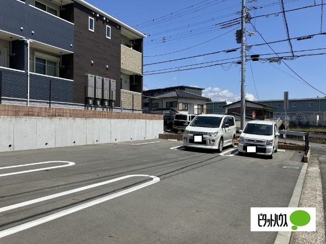 ソレイヤード（103） 駐車場