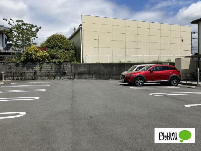 アーバングレイスⅥ（203） 駐車場