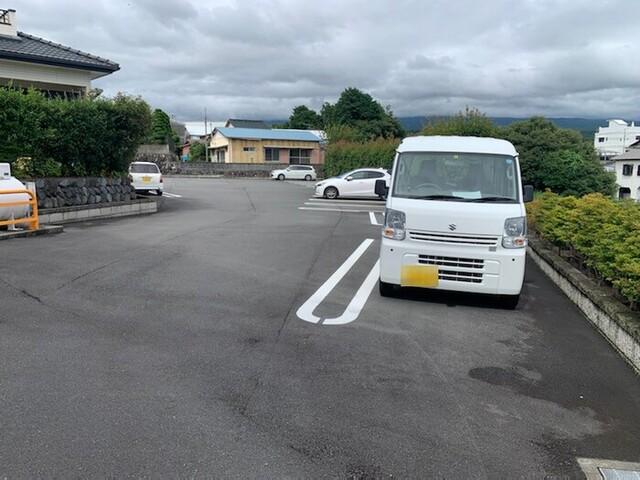 よろづや５　C（102） 駐車場