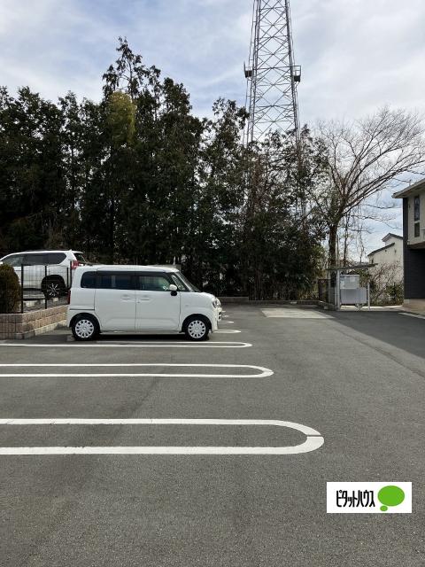 プティットフルールⅡ（206） 駐車場