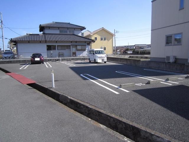 ヴィラージュ（203） 駐車場