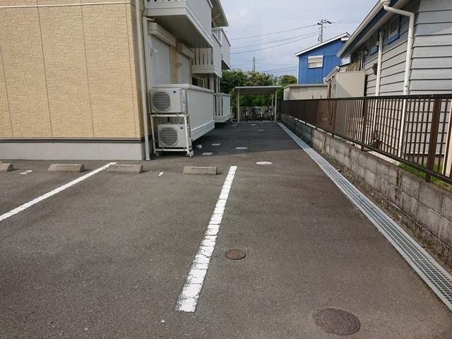 サンモール（201） 駐車場
