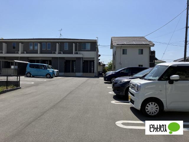 ヒルズ（205） 駐車場