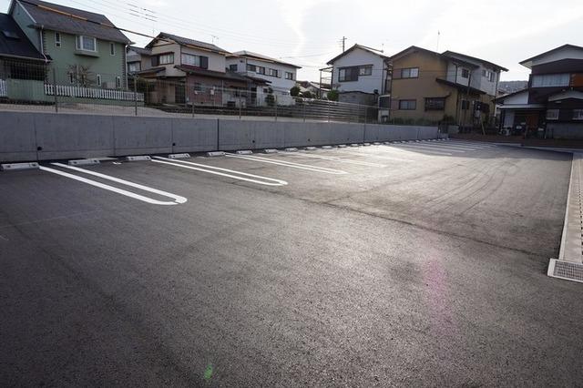 シャルマン・ペッシェ（301） 駐車場