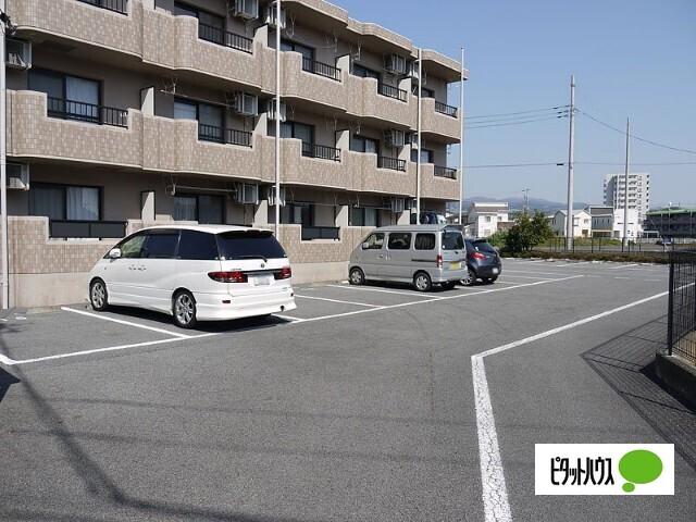 エミネンスＨａｔｔｏｒｉ（１０６） 駐車場