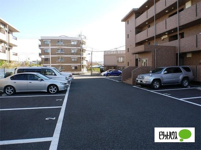 グランマレ．テルツォ（３０３） 駐車場