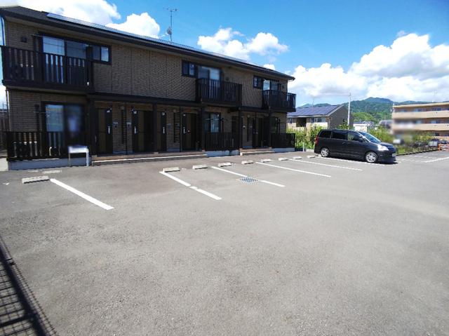 アヴァンツァーレ南館（101） 駐車場
