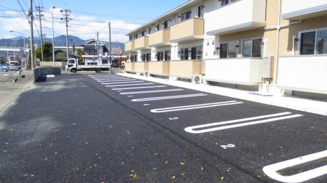 シャルマン楠（205） 駐車場