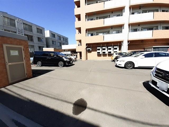 ミカーレ・トーゲン（402） 駐車場
