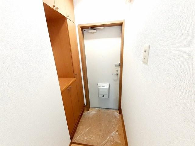 グレートバリーⅠ（102） 玄関