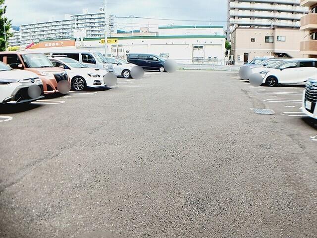 ソレイユ西町Ａ（102） 駐車場