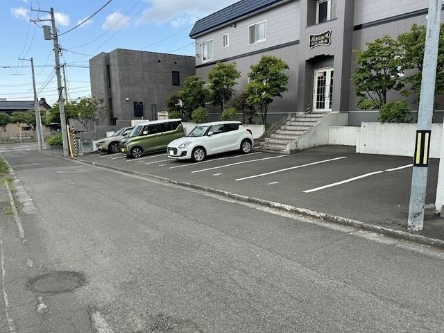 エレガンス宮の森（203） 駐車場