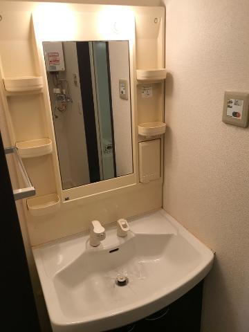 レフュージ川沿 洗面