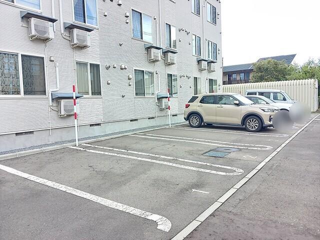 フラワーマンション中央図書館前（201） 駐車場