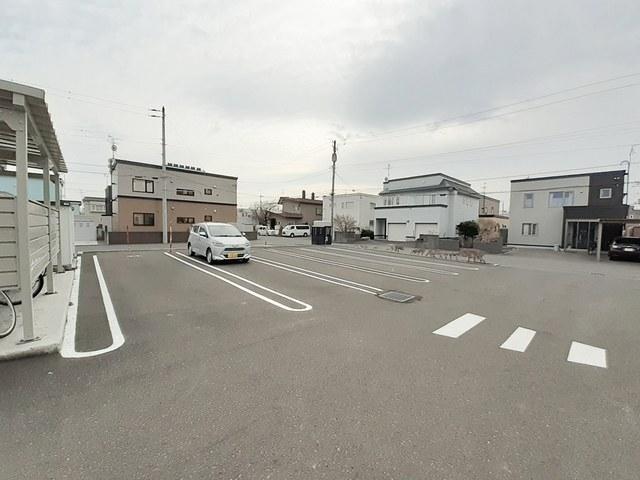カルム・ガーデン　弐番館（102） 駐車場