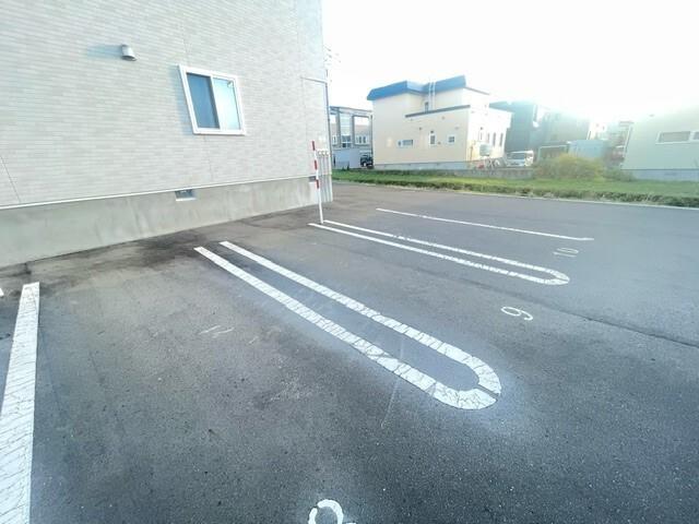 プラチナ　バレー（103） 駐車場