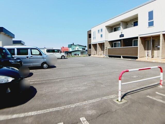 クリスタルコート（203） 駐車場