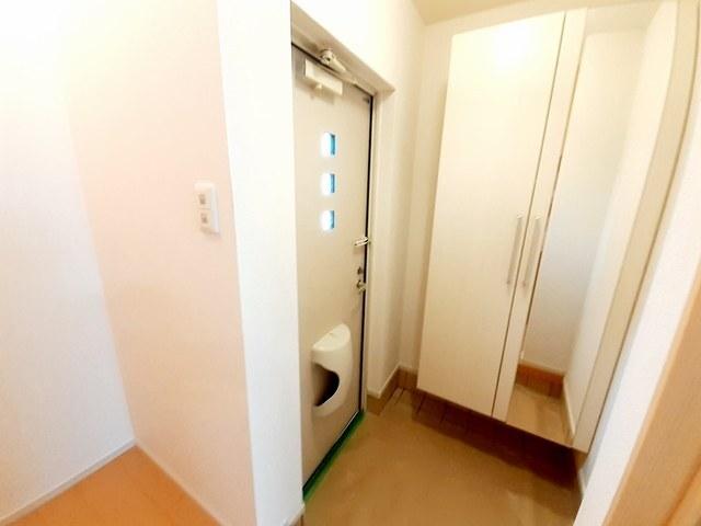 ブリアンコリーヌ（102） 玄関