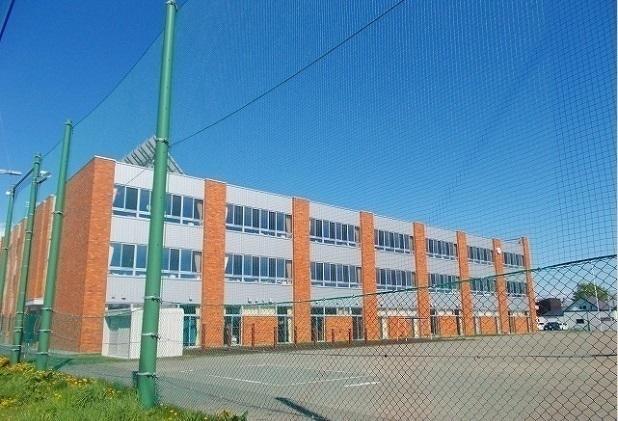 岩見沢市立岩見沢小学校：1250m