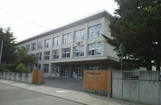 啓明中学校：560m