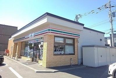 セブンイレブン：700m