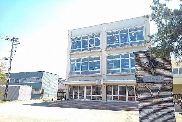 美園小学校：1900m