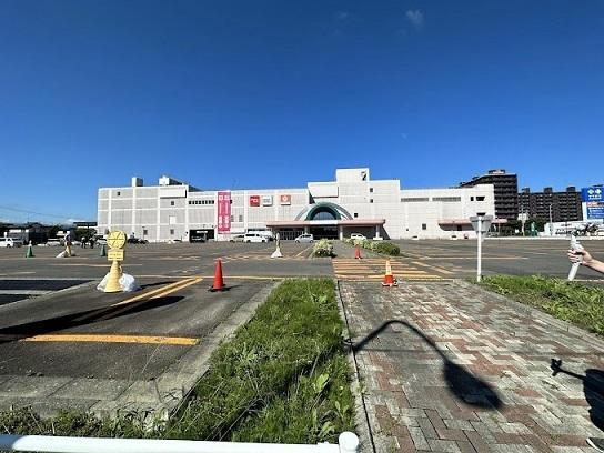 ロピア屯田店：1000m