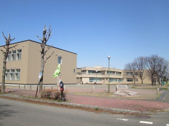 北陽小学校：900m