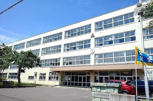札幌市立新琴似北中学校：300m
