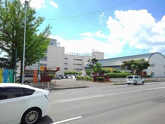上白石小学校：750m