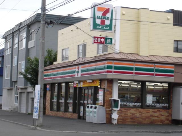 セブンイレブン（コンビニ）：301m