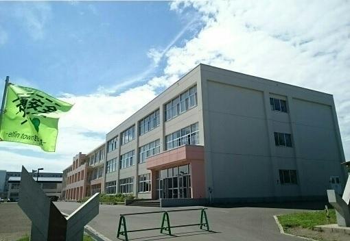 北の台小学校：700m
