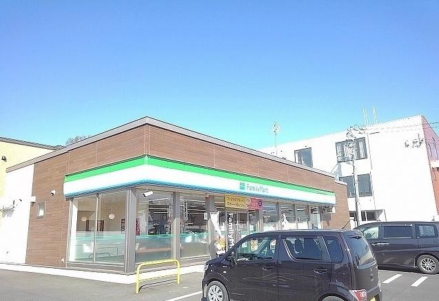 ファミリーマート江別緑町東：750m