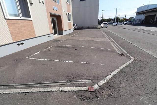 イーストロイウッド（102） 駐車場