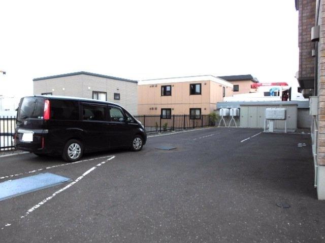 ビューテラス富丘（203） 駐車場