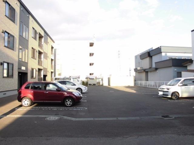プランドール（203） 駐車場