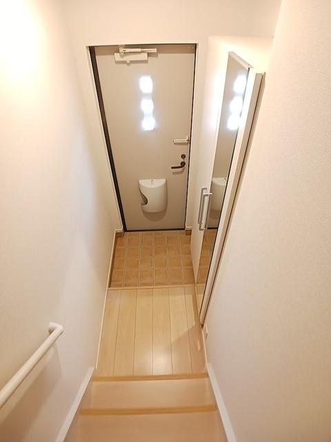 ＬａＴｏｕｒＫＡＩＺＡＷＡ　Ⅴ（202） 玄関