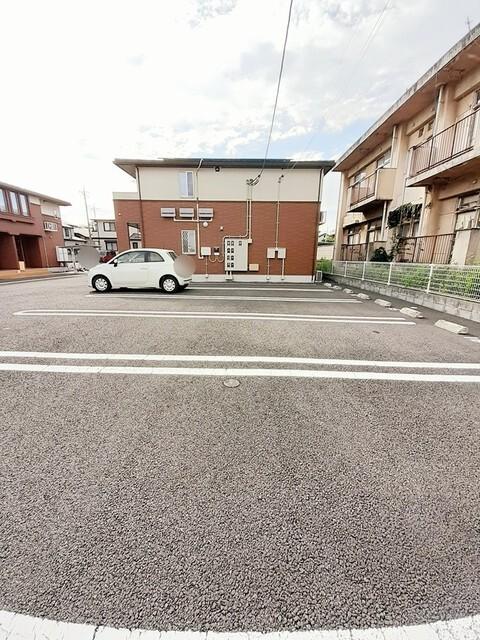 ブレシアＡ（102） 駐車場