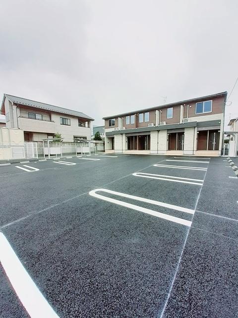 アベリア（102） 駐車場