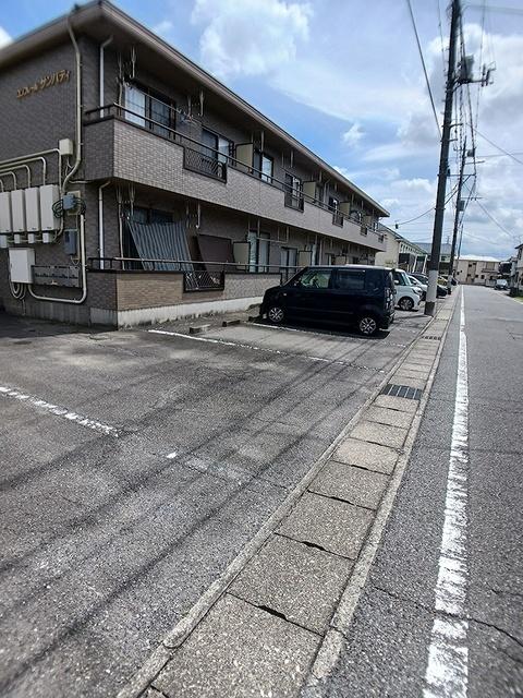 コンフレール　サンパティ（205） 駐車場
